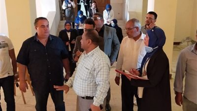 بالمخالفة للقانون.. مرشح لمجلس النواب يزور المنطقة الأزهرية وكنيسة بالمنوفية (صور)