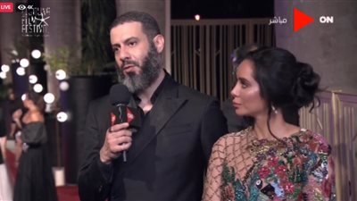 محمد فراج يظهر بـ”ذقن طويل” على الريد كاربت بالجونة السينمائي