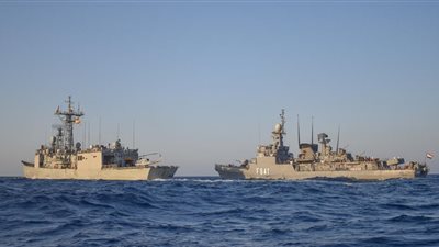 القوات البحرية المصرية والإسبانية تنفذان تدريبًا بحريًّا في نطاق الأسطول الجنوبي بالبحر الحمر