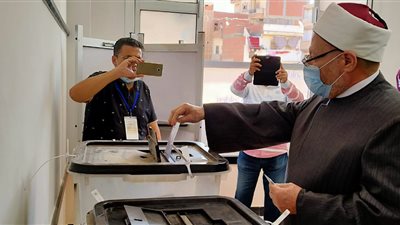 مفتى الجمهورية يدلى بصوته الانتخابي في مسقط رأسه بمدينة الدلنجات (صور)