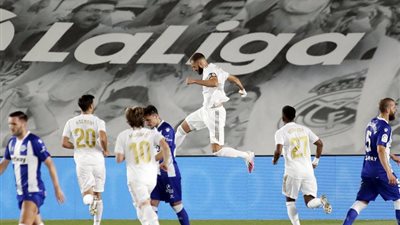 بنزيما بهاجم فينيسوس مع ميندي: إنه يلعب ضدنا (فيديو)