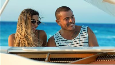 بـ”اليخت”.. عمرو دياب يصطحب دينا الشربيني ويسرا في رحلة بحرية بالجونة