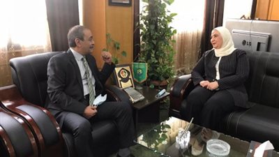 وزيرة التضامن ومحافظ الإسماعيلية يضعان حجر الأساس لمستشفى الحكيم الخيري بالشيخ زايد بالمحافظة