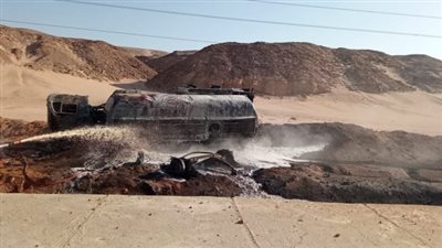 محملة بـ20 طن سولار.. تفحم سيارة مواد بترولية على طريق قنا- سفاجا (صور)