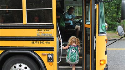 “حماية المستهلك”: 95% من المدارس التزمت بإعادة مصروفات الأتوبيس المدرسي للأهالي