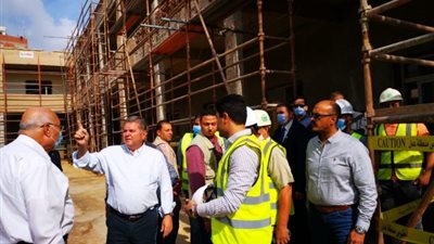 وزير قطاع الأعمال يتفقد إنشاء أكبر مصنع للغزل بالعالم