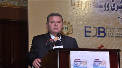 وزير قطاع الأعمال يوجه بتسريع العمل لإنشاء أكبر مصنع للغزل بالعام في المحلة