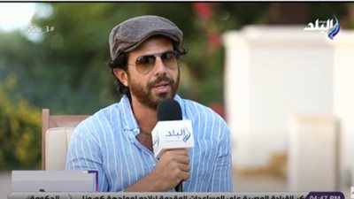 عمر الشناوي: دخلت التمثيل بالصدفة.. وارتباطي باسم جدي «فخر ومسئولية» (فيديو)