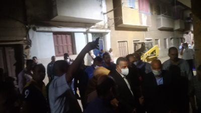 محافظ سوهاج يتفقد موقع حادث انهيار منزل.. ويوجه بتقديم المساعدات العاجلة للمصابين