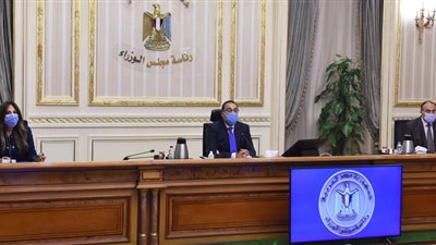 رئيس الوزراء: توجيه المبالغ المالية المحددة بمبادرة البنك المركزي لرفع كفاءة مستشفيات الحماية وتوفير المستلزمات الطبية لمواجهة كورونا