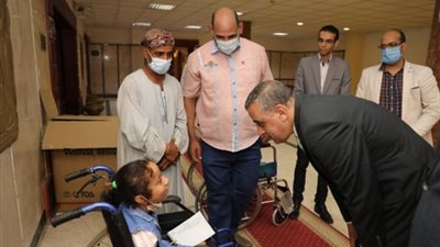 محافظ سوهاج يستجيب لطفلة من ذوي الاعاقة ويوجه بإلحاقها بإحدى مدارس التعليم المجتمعي (صور)