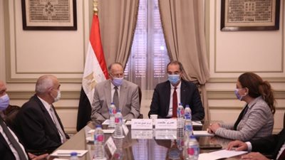 تعاون بين “الاتصالات” و”قضايا الدولة” لميكنة العمل القضائي والإداري بالهيئة