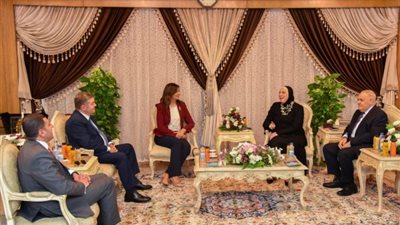 نيفين جامع: وزارة التجارة توفر إمكانات صناعية لجذب استثمارات المصريين في الخارج