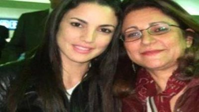 درة تُعلن إصابة والدتها بانسداد في الشريان عقب يومين من زفافها على هاني سعد