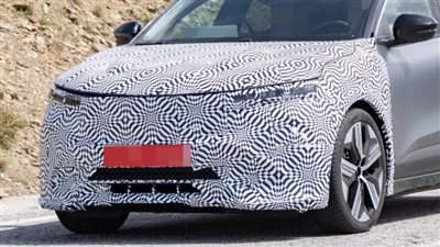 إجراء تحديث لموديل 2026 من سيارة رينو الكهربائية المدمجة 