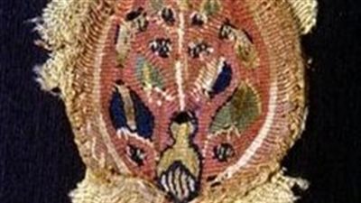 قطعة نسيج قبطية نادرة في متحف فلورنسا.. زخرفة نباتية دقيقة تروي فنون النسيج بمصر القديمة