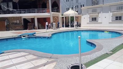 لإدارتهما بدون ترخيص.. إغلاق كافتيريا وحمام سباحة بمدينة قنا 