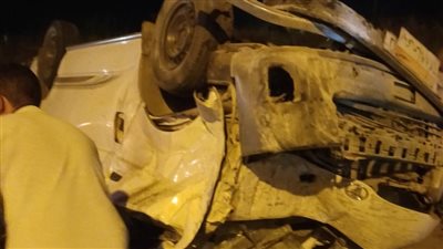 بالأسماء.. إصابة 11 شخصًا في تصادم سيارتين بالبحيرة| صور