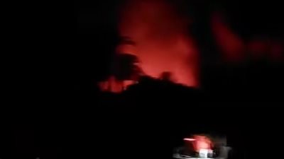 اندلاع حريق بقرية المعصرة بأسيوط والحماية المدنية تحاول السيطرة على النيران|صور