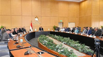 وزير الإسكان يوجه رؤساء المدن الجديدة بالعمل على إجراءات ترشيد استهلاك الطاقة والمياه