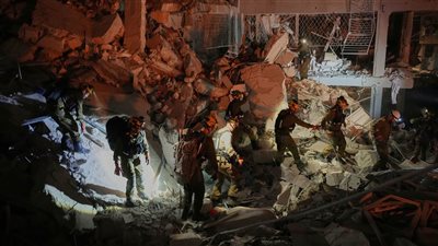 هربًا من الصواريخ الإيرانية.. صفارات الإنذار تُربك المستوطنين وتصيبهم في كواحلهم خلال الهروب للملاجئ