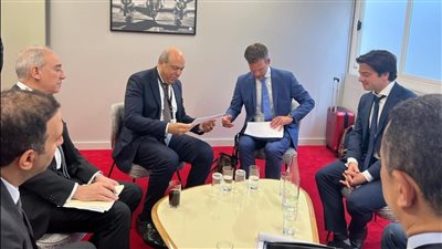 على هامش زيارته لمعرض باريس.. وزير الطيران يلتقي عددًا من مسئولي كبرى الشركات العالمية | صور