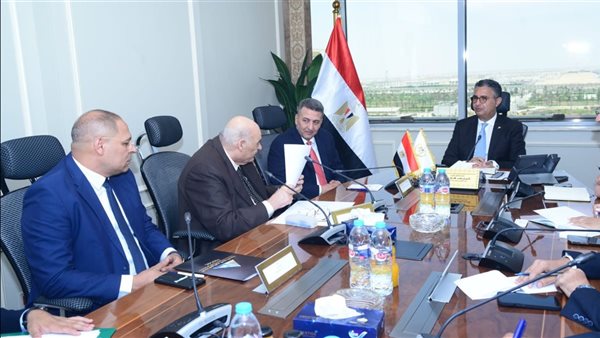 وزير التموين خلال