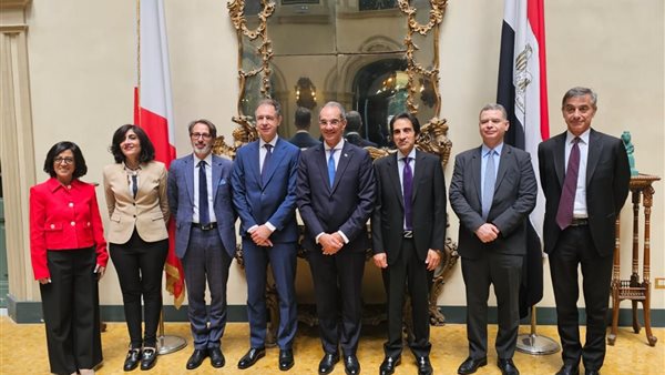 وزير الاتصالات