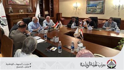 اجتماع بحزب الجبهة الوطنية لبحث دعم مشروعات الحرير وتربية دودة القز والدواجن