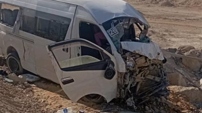 مصرع شخص وإصابة 14 آخرين في تصادم ملاكي وميكروباص بطريق العين السخنة بالسويس