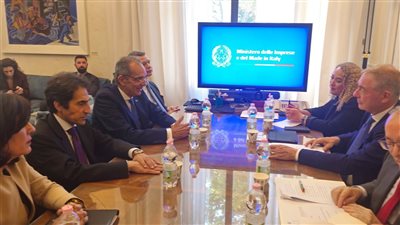 وزير الاتصالات يبحث مع وزير الأعمال والصناعة الإيطالي تعزيز التعاون بمجال الذكاء الاصطناعي