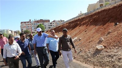 محافظ أسوان يتابع مشروع تطوير طريق السادات.. ويشدد على الإنهاء وفقا للتوقيتات الزمنية