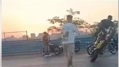 أغلقوا الطريق أمام الإسعاف.. حركات استعراضية خلال موكب زفاف في كورنيش النيل