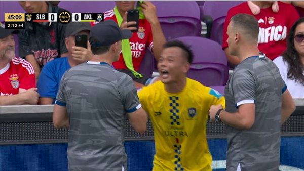 لاعب أوكلاند سيتي