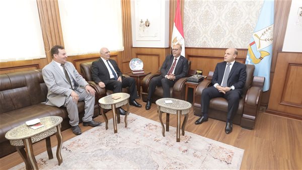 وزير العمل خلال زيارته