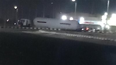 عودة الحركة المرورية لطبيعتها بطريق السويس – الإسماعيلية بعد انقلاب سيارة مواد بترولية