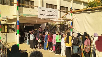 توافد 4154 طالبا وطالبة ثانوية عامة على اللجان لأداء امتحان اللغة العربية بالبحر الأحمر| صور