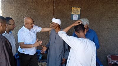 بعد شكواه من إهمال المستشفى العام.. وكيل صحة قنا يعتذر لمريض فشل كلوي بمنزله: لا تهاون مع المقصرين