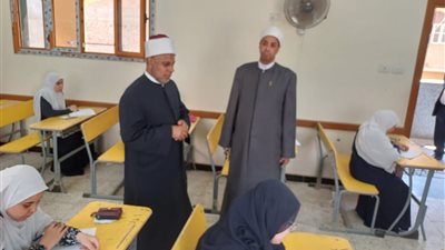 طلاب أدبي الثانوية الأزهرية يؤدون امتحان الإحصاء الفلسفة والمنطق اليوم