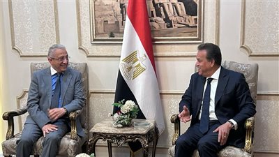 وزير الصحة يبحث مع نظيره التونسي تبادل المعرفة في الصناعات الدوائية والرعاية الصحية