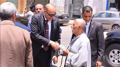 وزير العمل يتفقد أماكن انتظار عمال التراحيل بباب الشعرية.. ويوجه رسالة للعاملين