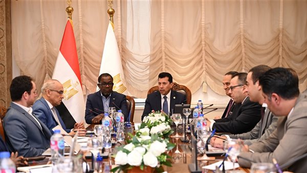 وزير الرياضة والأمين