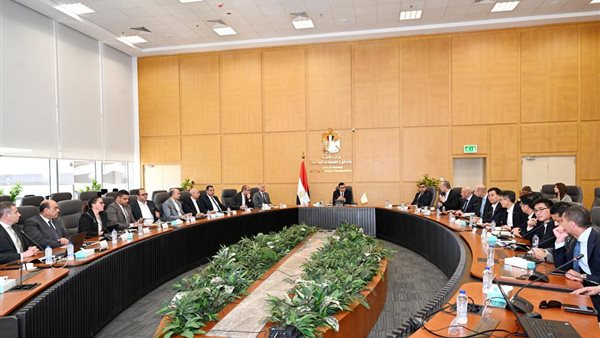 وزير الإسكان والمرافق