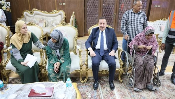 جانب من لقاء محافظ