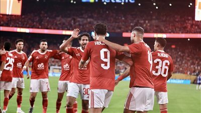 هل يضم الأهلي مدافعا أجنبيا جديدا في الصيف الحالي؟ مصدر يجيب 