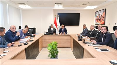 وزير الري يبحث مع محافظ الجيزة توفير مياه لاستخدامات المنطقة الصناعية في أبو رواش