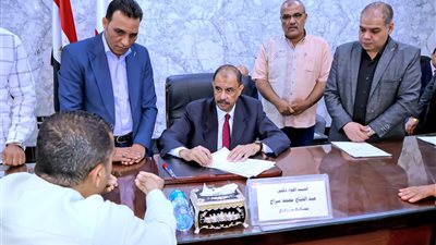 محافظ سوهاج يعقد اللقاء الجماهيري الأسبوعي للاستماع إلى شكاوى وطلبات المواطنين