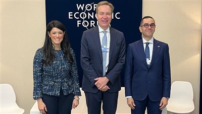 المشاط تبحث مع رئيس المنتدى الاقتصادي العالمي تأثير التطورات الدولية على الاقتصاد المصري