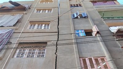 إخلاء عقارين تعرضا لهبوط أرضي في حلوان تسبب في شروخ وتصدعات