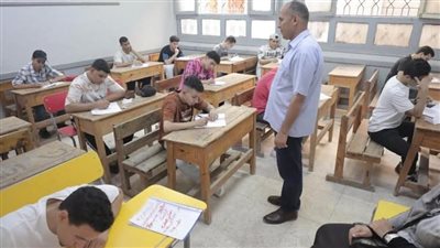 طلاب الثانوية العامة عن امتحان الرياضيات البحتة: من النماذج الاسترشادية